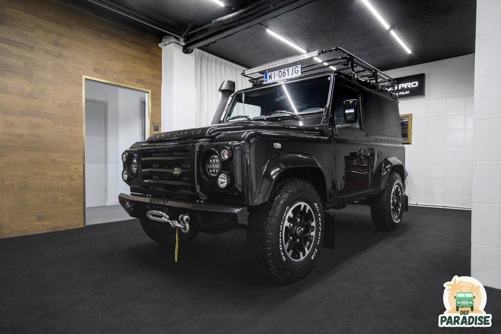Land Rover Defender 90 🌴 Santorini Black